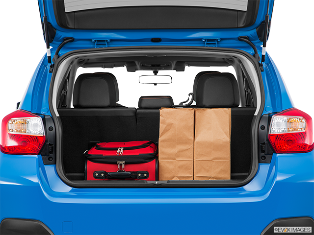 2016 Subaru Crosstrek | Trunk props