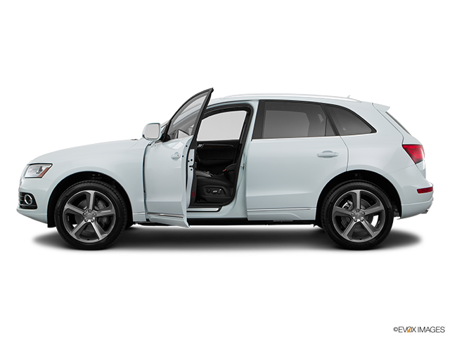 2016 Audi Q5 | Driver's side profile with drivers side door open