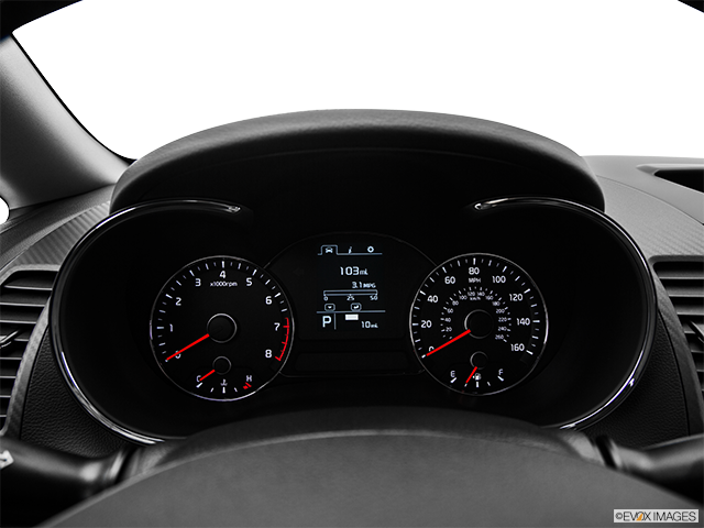 2016 Kia Forte | Speedometer/tachometer