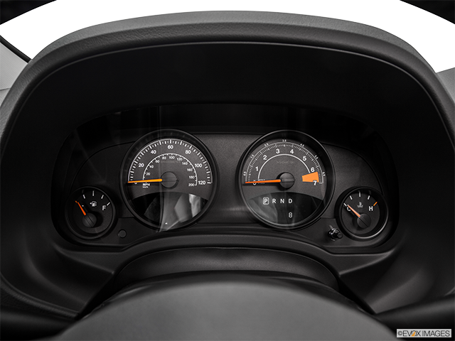 2016 Jeep Patriot | Speedometer/tachometer