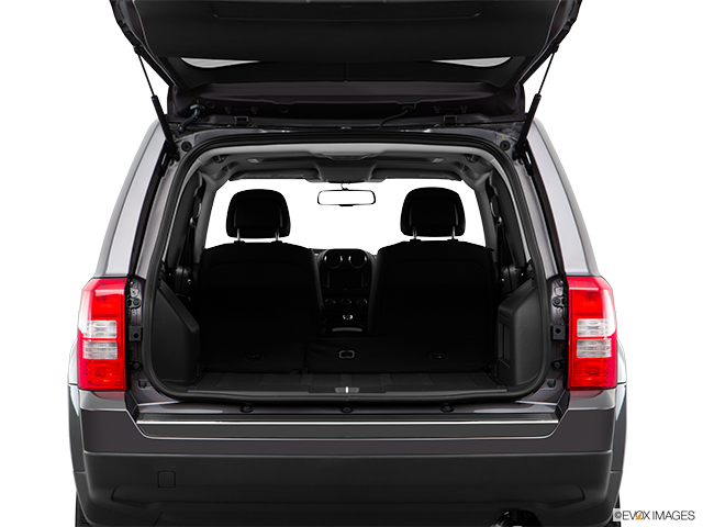 2016 Jeep Patriot | Hatchback & SUV rear angle