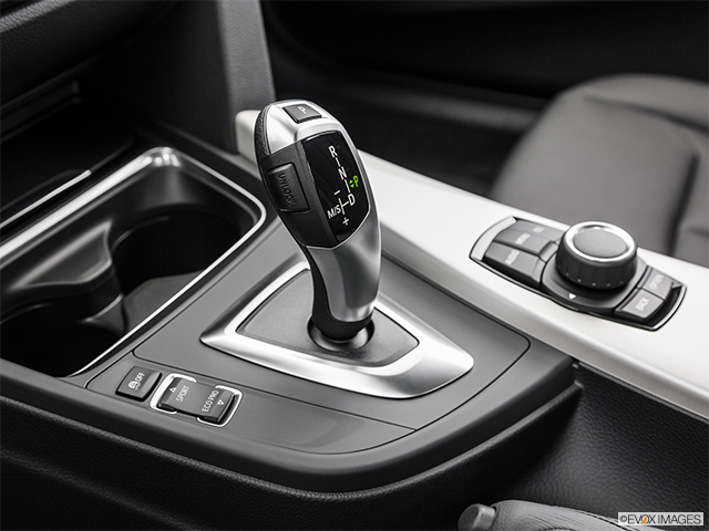 2015 BMW 3 Series | Gear shifter/center console