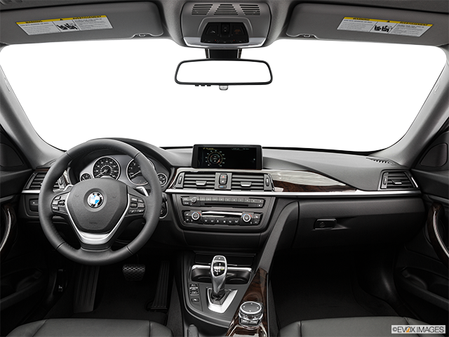 2015 BMW 3 Series | Centered wide dash shot
