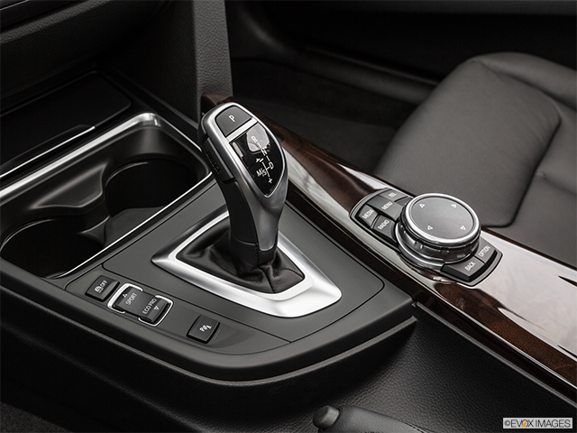 2015 BMW 3 Series | Gear shifter/center console