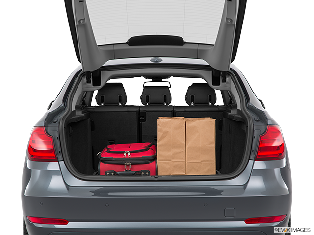 2015 BMW 3 Series | Trunk props