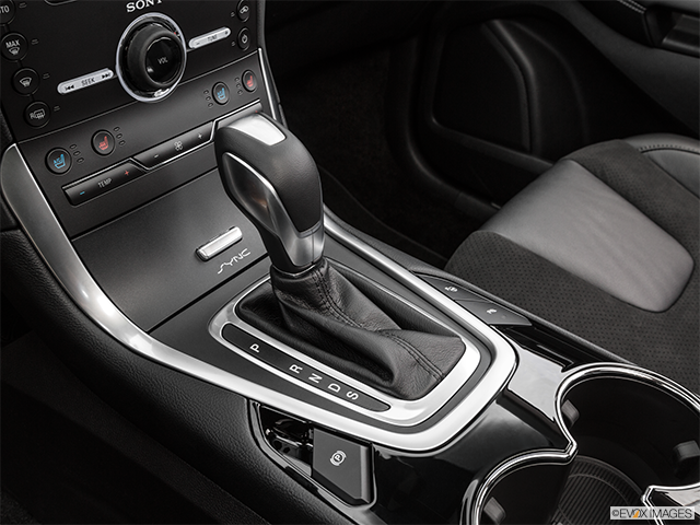 2015 Ford Edge | Gear shifter/center console