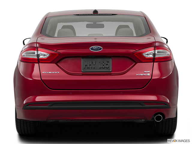 2016 Ford Fusion | Low/wide rear