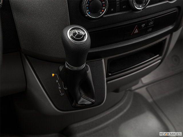 2015 Mercedes-Benz Sprinter Fourgon | Gear shifter/center console