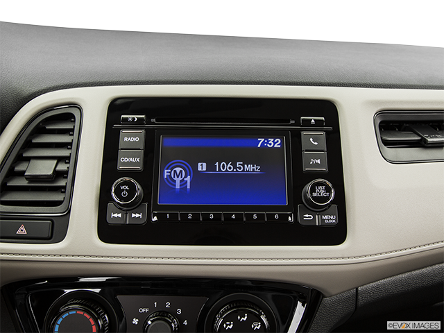 2016 Honda HR-V | Closeup of radio head unit