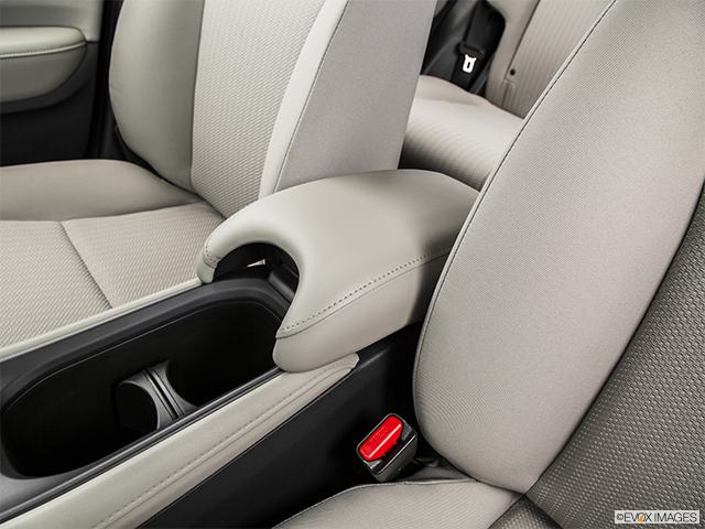 2016 Honda HR-V | Front center console with closed lid, from driver’s side looking down