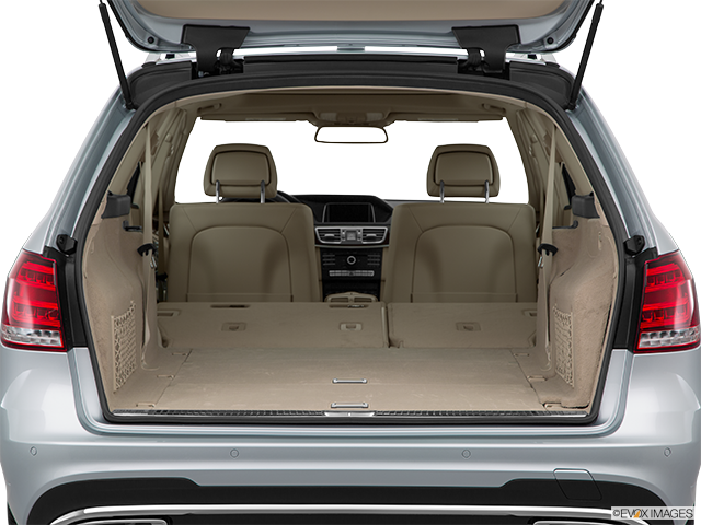 2016 Mercedes-Benz Classe E | Hatchback & SUV rear angle