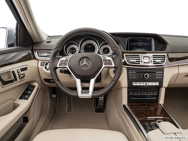2016 Mercedes-Benz E-Class | Steering wheel/Center Console