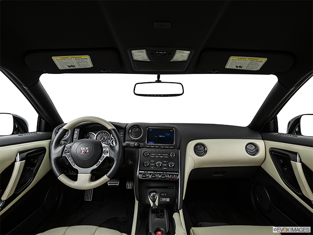 2015 Nissan GT-R | Centered wide dash shot