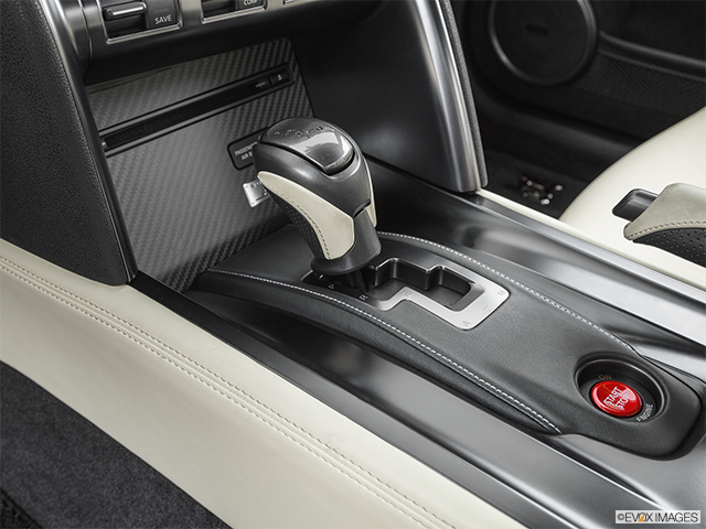 2015 Nissan GT-R | Gear shifter/center console