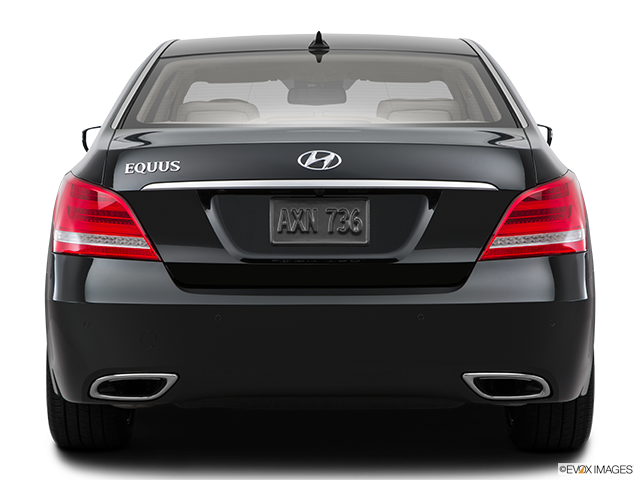 2016 Hyundai Equus | Low/wide rear