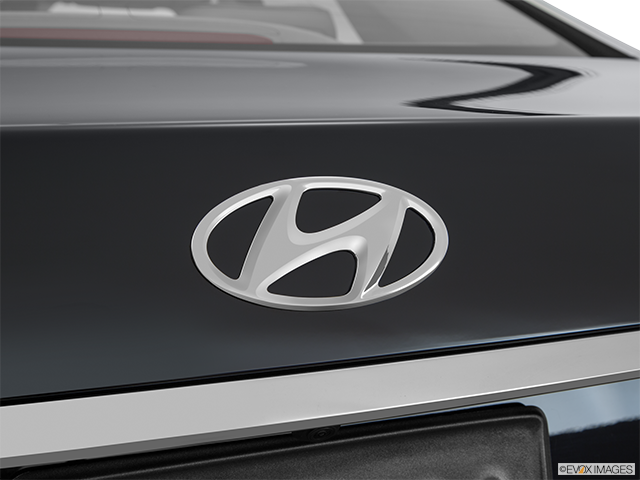 2016 Hyundai Equus | Rear manufacturer badge/emblem