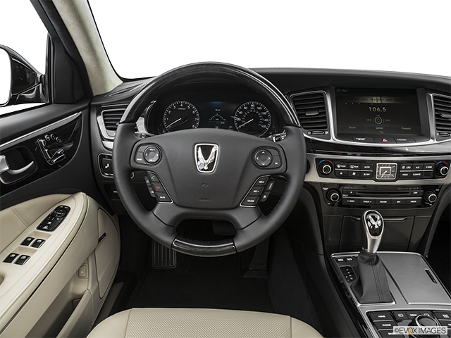 2016 Hyundai Equus | Steering wheel/Center Console