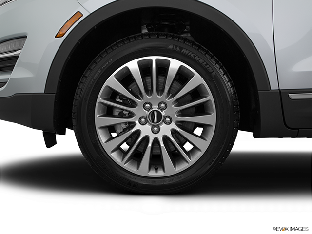 2015 Lincoln MKC | Front Drivers side wheel at profile