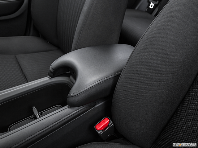 2016 Honda HR-V | Front center console with closed lid, from driver’s side looking down