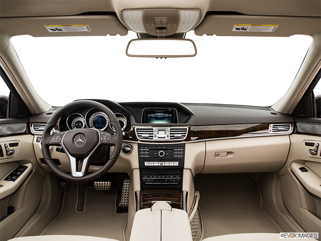 2016 Mercedes-Benz E-Class | Centered wide dash shot