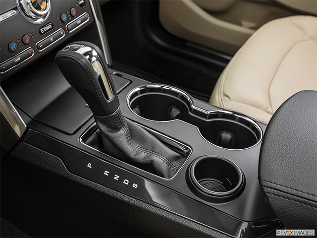 2016 Ford Explorer | Gear shifter/center console