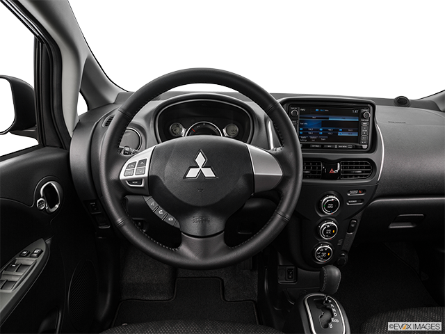 2016 Mitsubishi i-MiEV | Steering wheel/Center Console