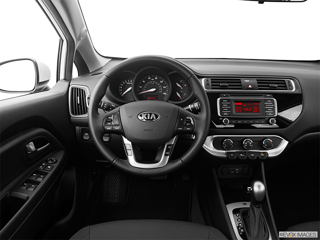 2016 Kia Rio | Steering wheel/Center Console