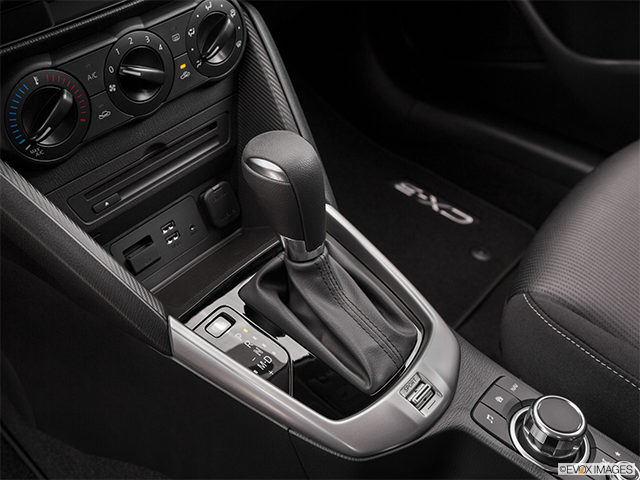 2016 Mazda CX-3 | Gear shifter/center console