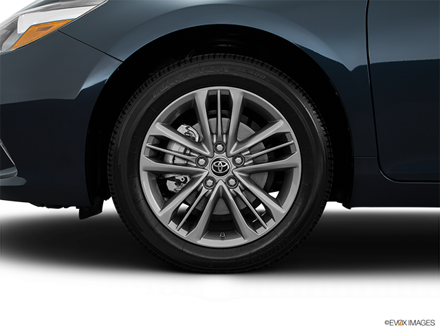 2016 Toyota Camry Hybrid | Front Drivers side wheel at profile