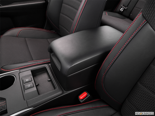 2016 Toyota Camry Hybride | Front center console with closed lid, from driver’s side looking down