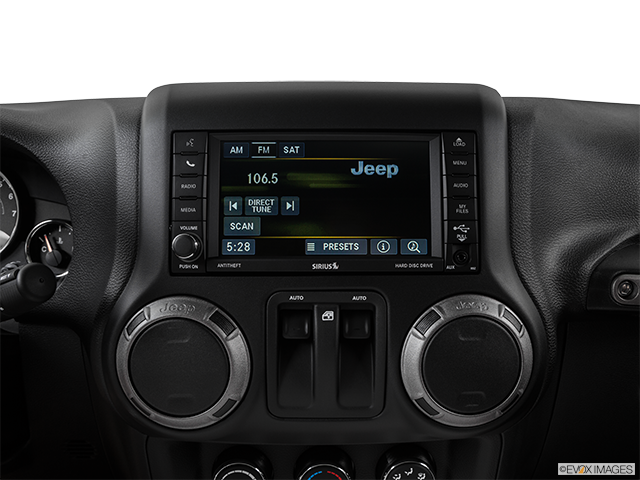 2016 Jeep Wrangler | Closeup of radio head unit