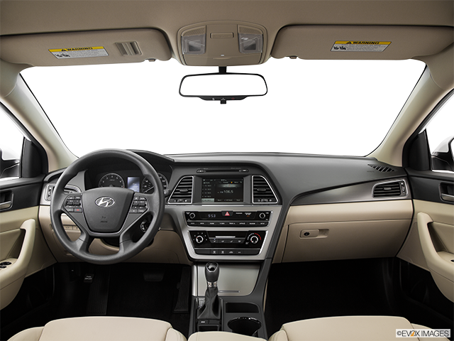 2016 Hyundai Sonata | Centered wide dash shot