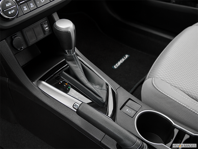 2016 Toyota Corolla | Gear shifter/center console