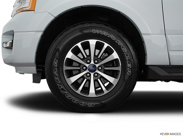 2016 Ford Expedition MAX | Front Drivers side wheel at profile