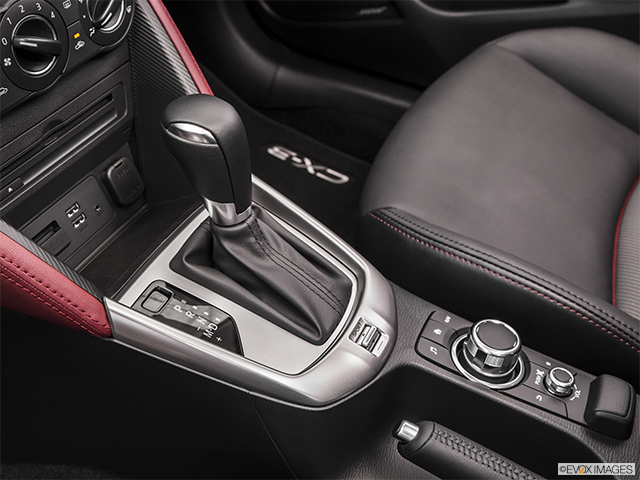 2016 Mazda CX-3 | Gear shifter/center console