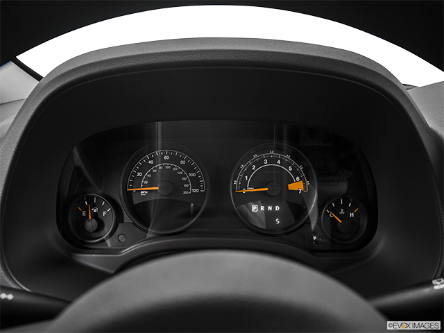 2016 Jeep Patriot | Speedometer/tachometer