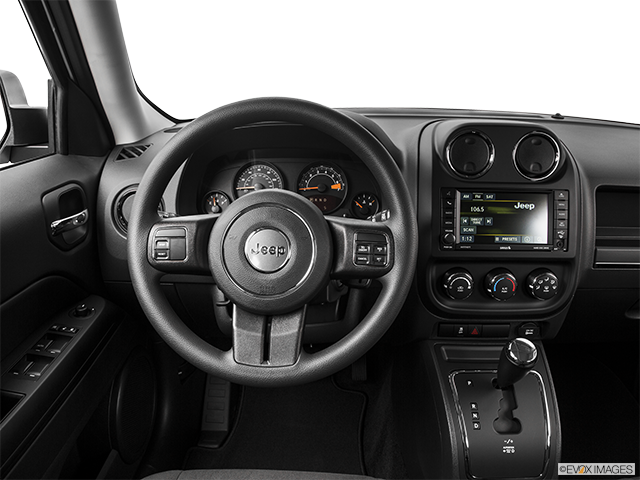 2016 Jeep Patriot | Steering wheel/Center Console