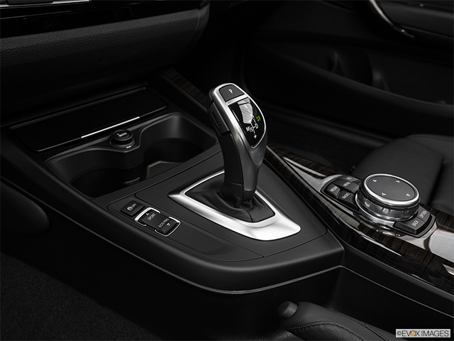 2016 BMW Série 2 | Gear shifter/center console