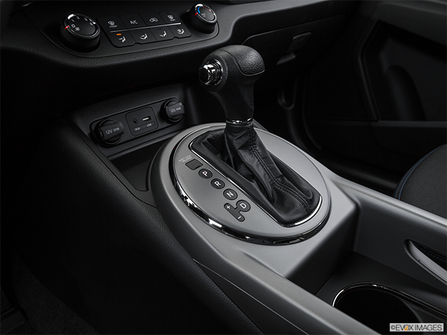 2016 Kia Sportage | Gear shifter/center console