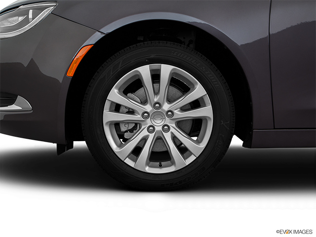 2017 Chrysler 200 | Front Drivers side wheel at profile