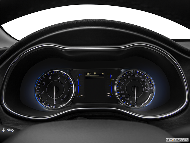 2017 Chrysler 200 | Speedometer/tachometer