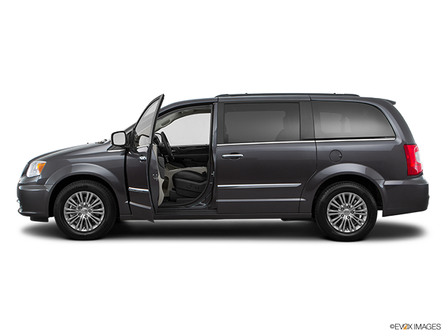 2016 Chrysler Town & Country | Driver's side profile with drivers side door open