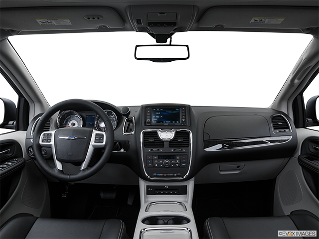 2016 Chrysler Town & Country | Centered wide dash shot