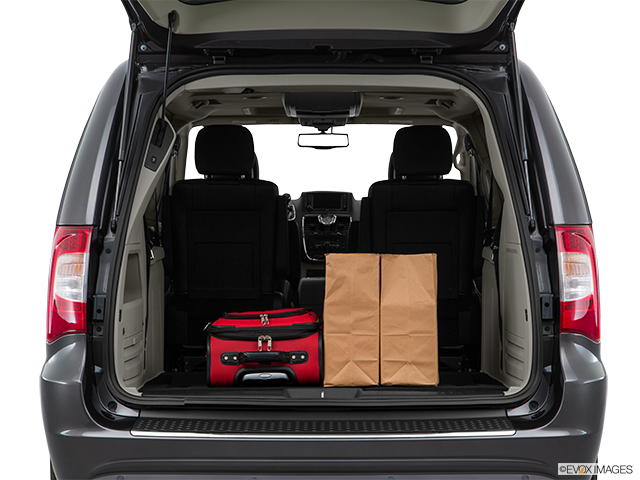 2016 Chrysler Town & Country | Trunk props