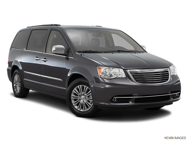 2016 Chrysler Town & Country | Front passenger 3/4 w/ wheels turned