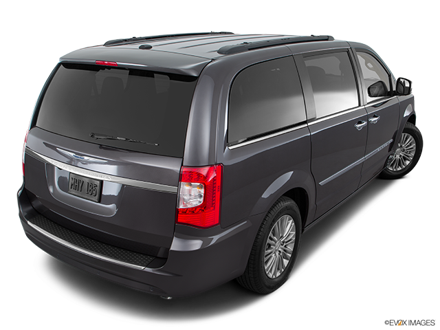 2016 Chrysler Town & Country | Rear 3/4 angle view