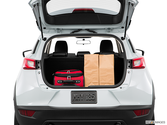 2016 Mazda CX-3 | Trunk props