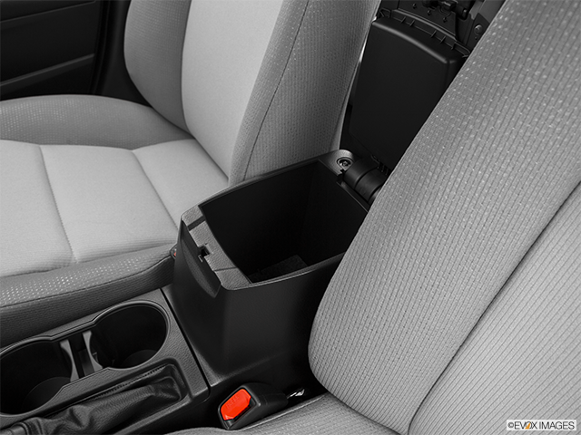 2016 Toyota Corolla | Front center divider