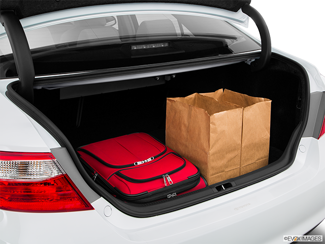 2016 Toyota Camry | Trunk props