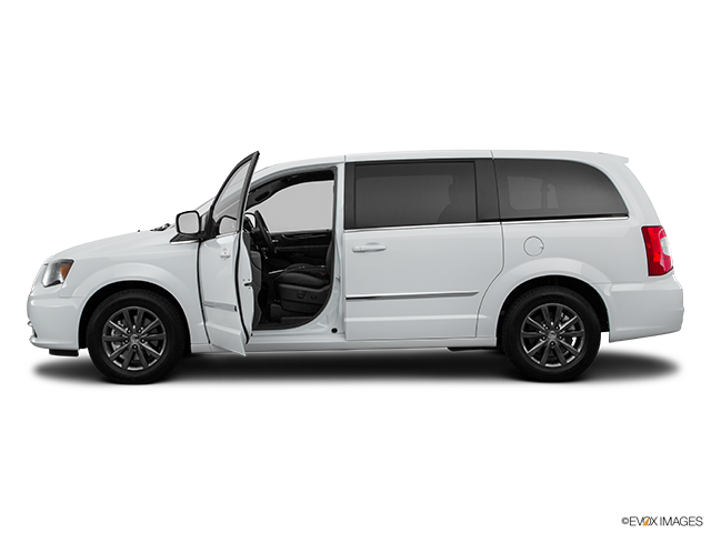2016 Chrysler Town & Country | Driver's side profile with drivers side door open